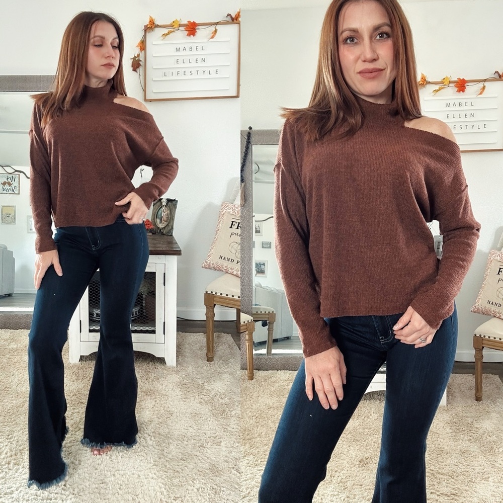 La La Land Creative Co. rich Brown ribbed cold shoulder Sweater size medium